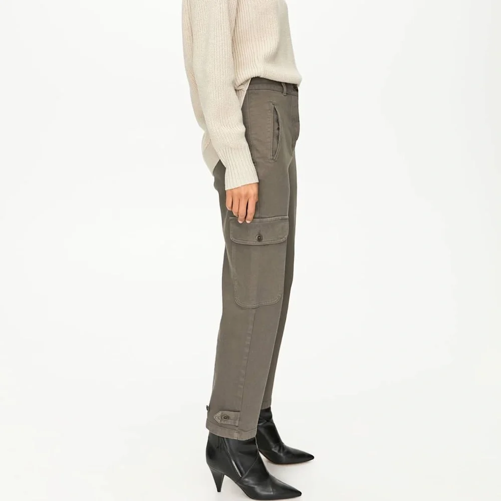 Aritzia Wilfred High-Waisted Army Green Modern Cargo Pants - Picture 5 of 5